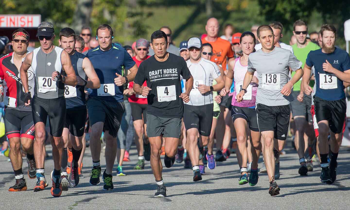 people running a marathon