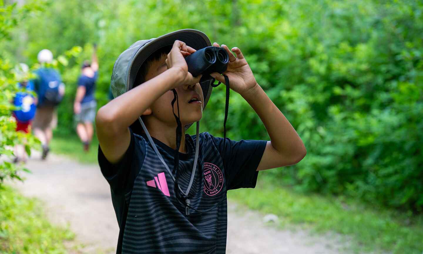 boy looking through benaculers